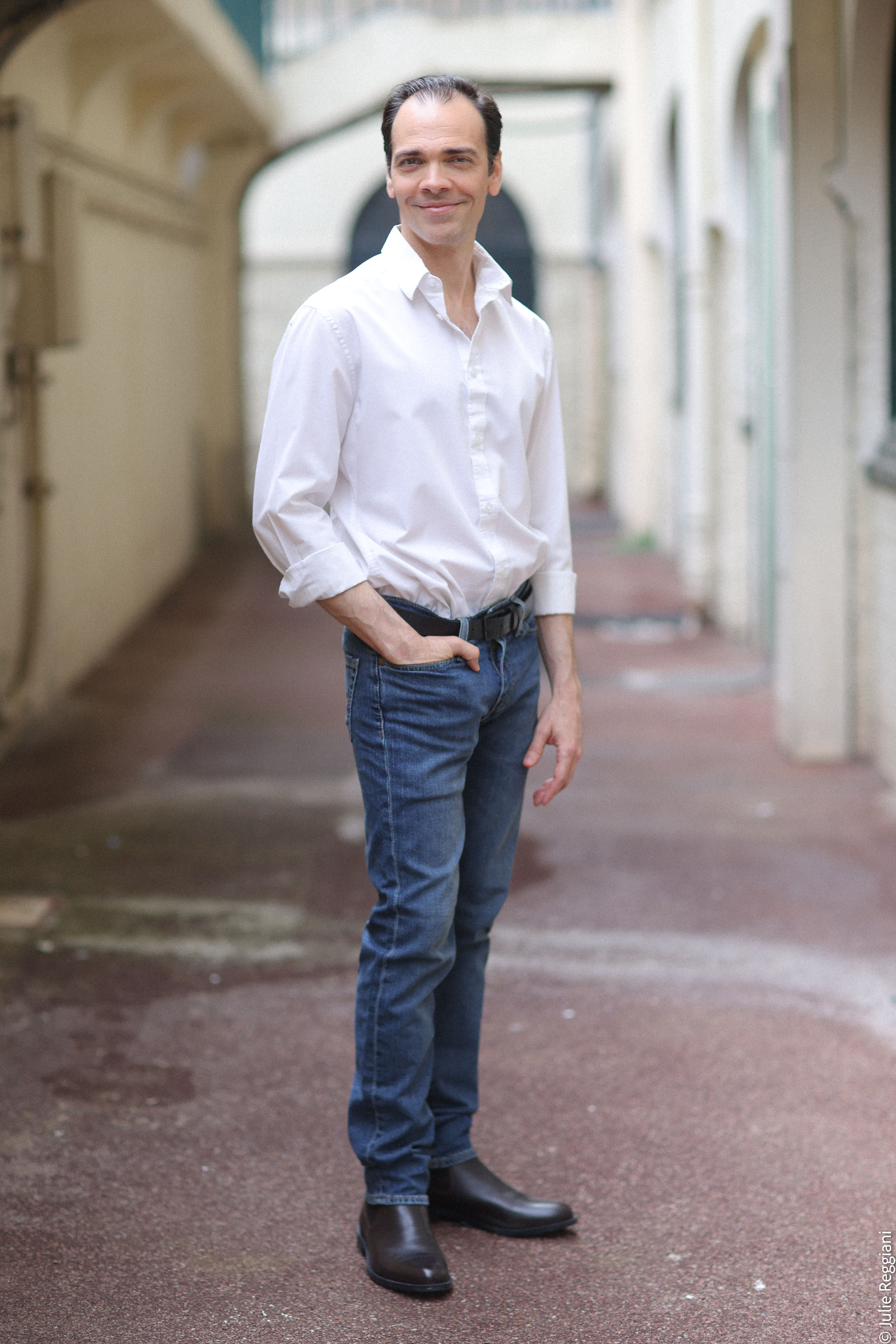 Juan Manuel Gautier — full body